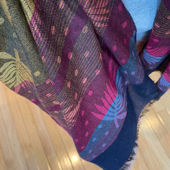Multi print fringe kimono - Picture 4 of 7